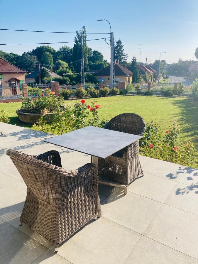 Kira Panzio Bed and Breakfast Lengyeltoti Buitenkant foto