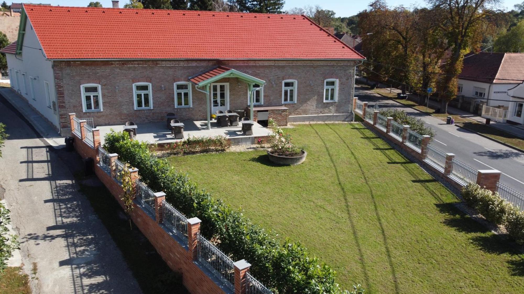 Kira Panzio Bed and Breakfast Lengyeltoti Buitenkant foto